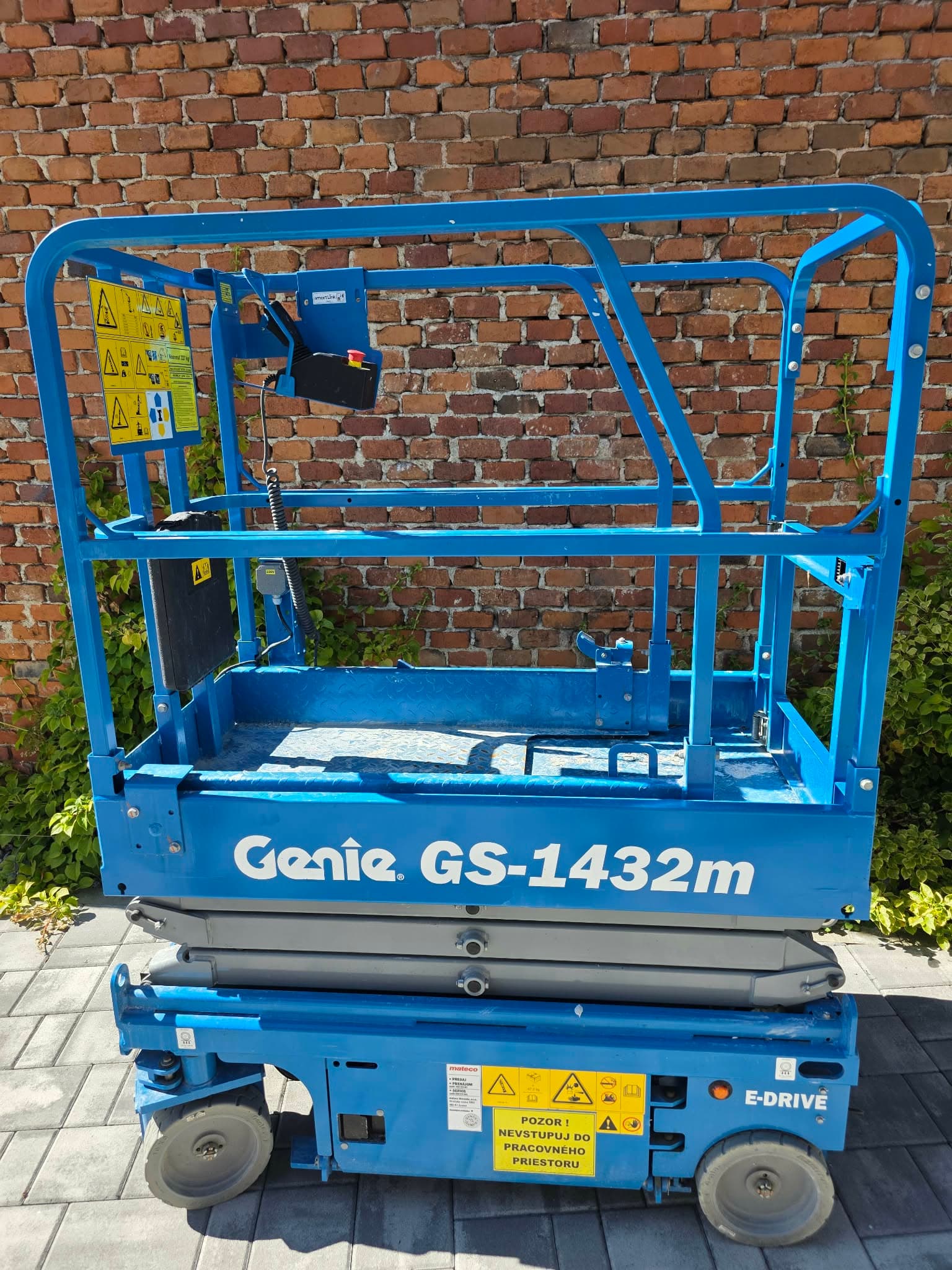 Nožnicová plošina Genie GS-1432M