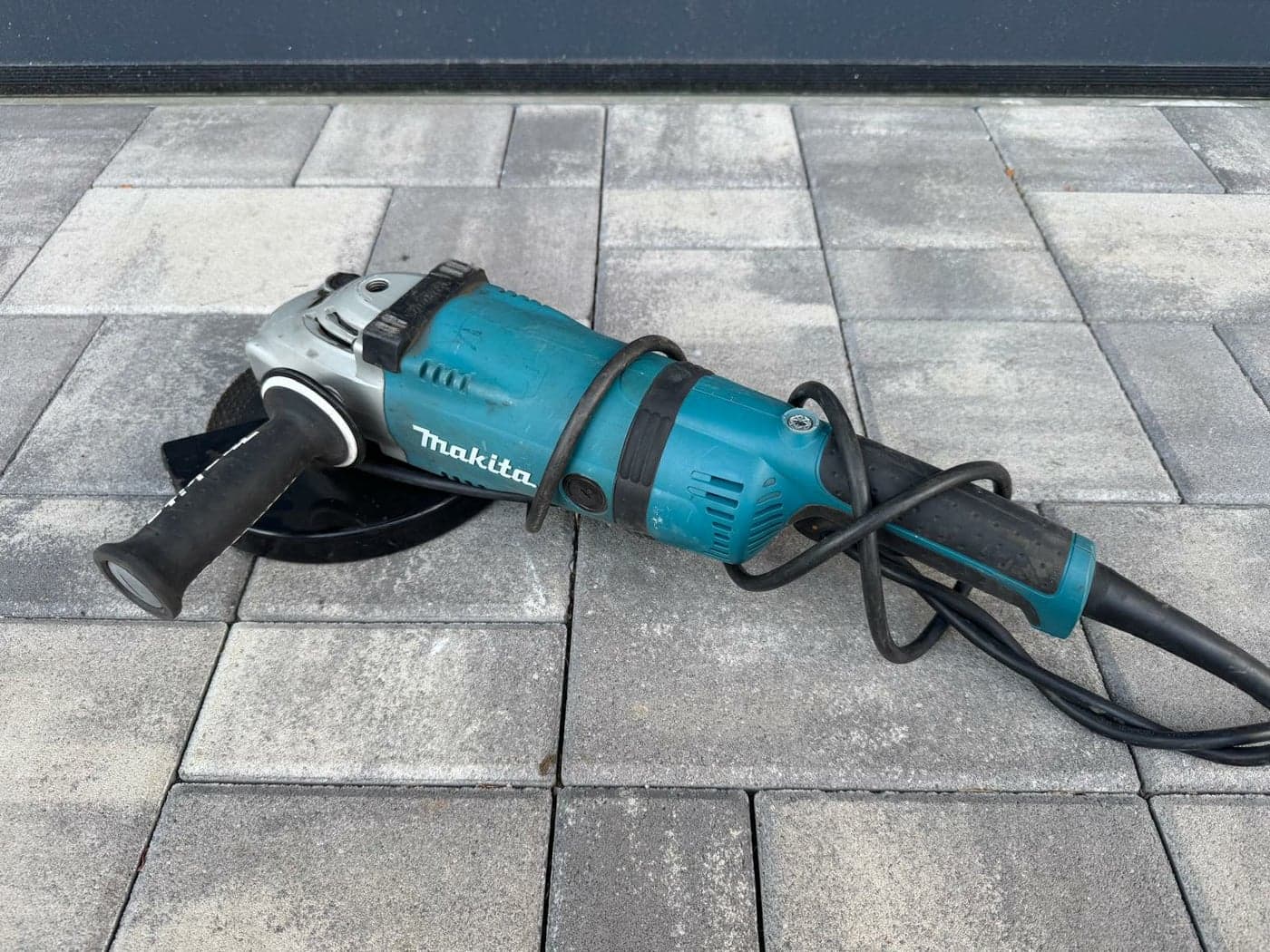 Uhlová brúska Makita 230 mm
